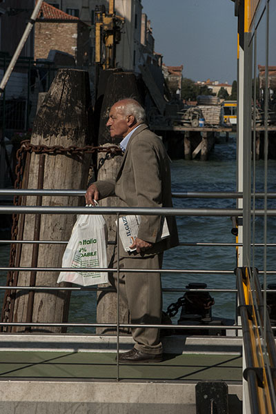 venice man waiting ferry 8621